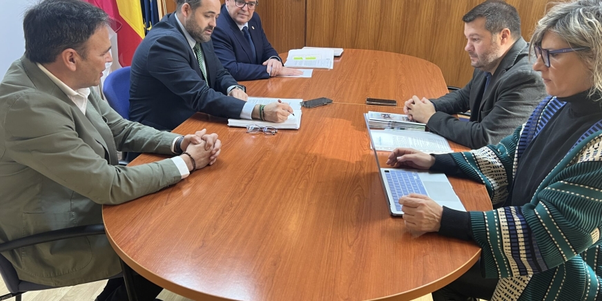 CUAS Mancha Occidental II detalla el Congreso Nacional de Regantes al presidente del PP de Castilla-La Mancha